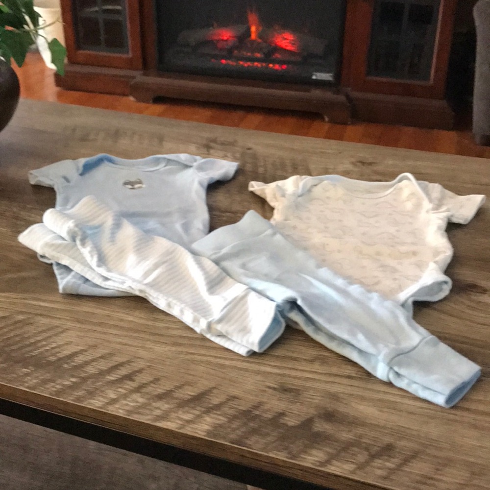 💙2  size 0-3 month Sets (#050F)